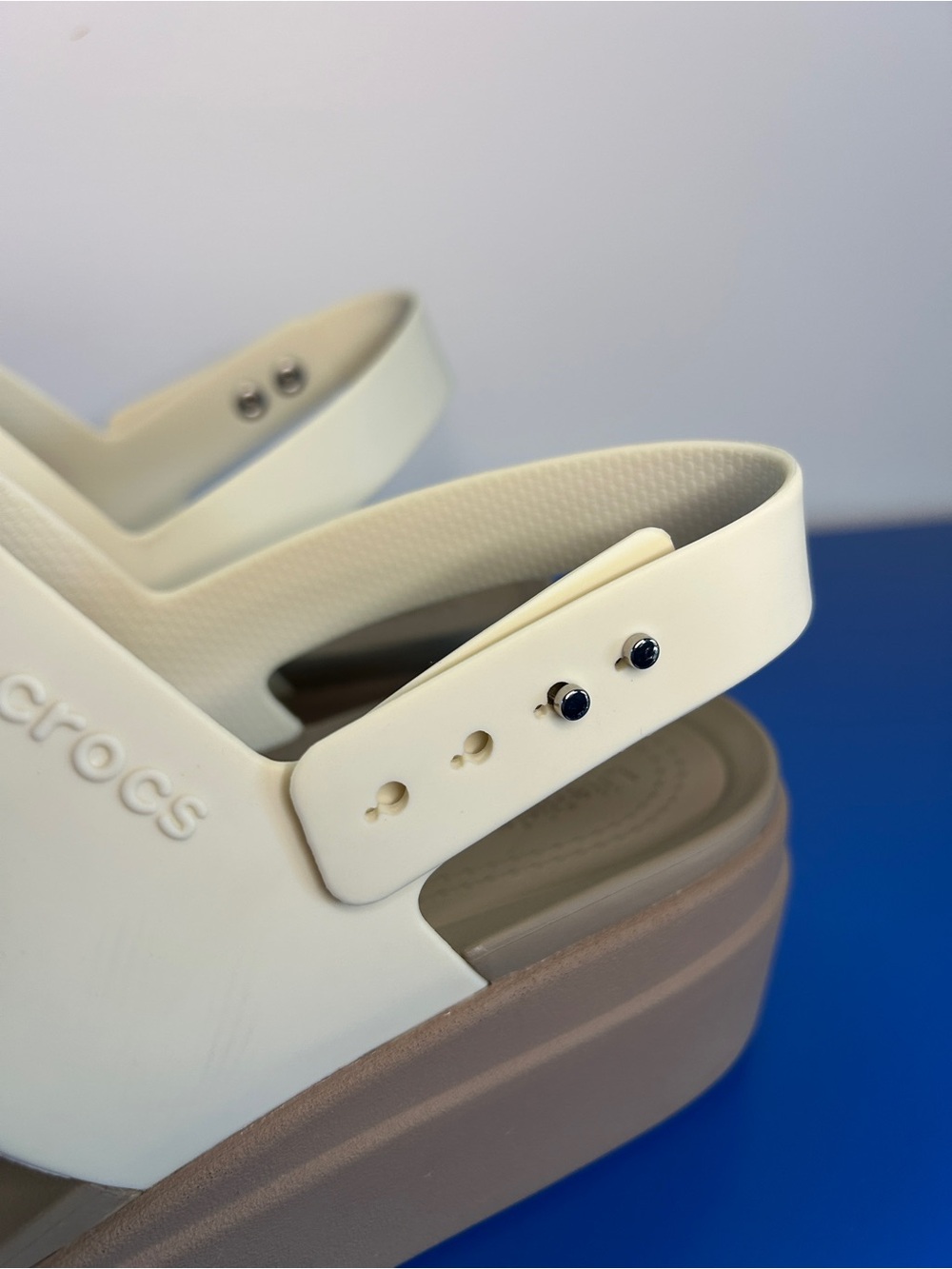 Crocs Brooklyn Low Wedge Sandal - Picture 4 of 8